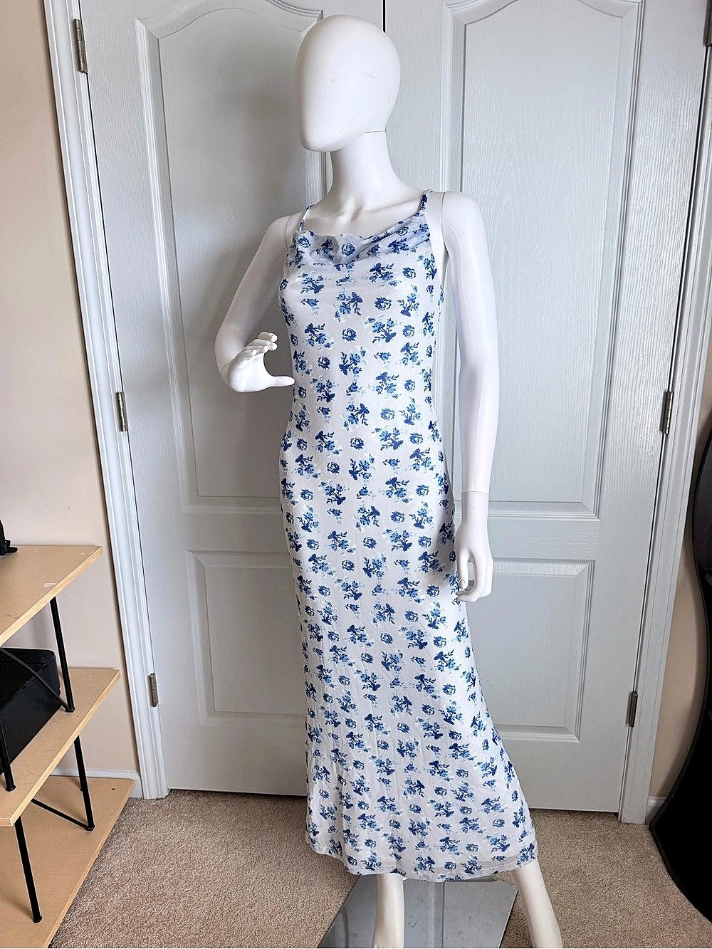 New Women’s Blue & White Floral Print Slip Maxi Dress Size Small NWT